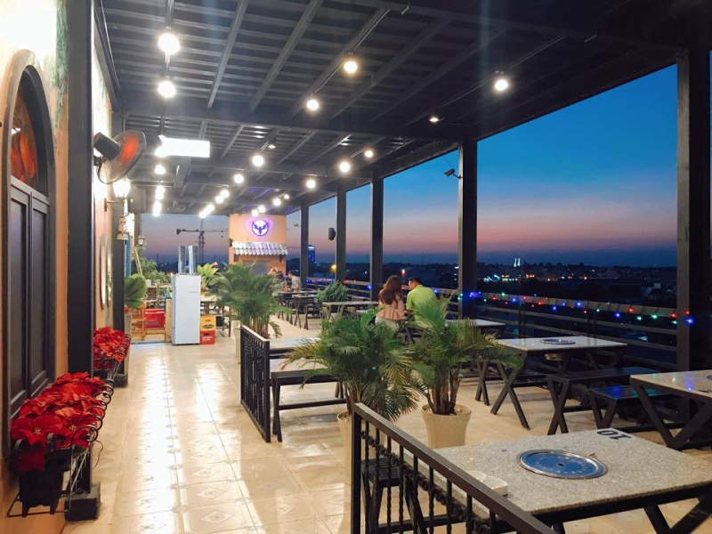 Sky Rooftop Cafe & BBQ - 148/9 Phan Trung (Highlands Coffee quẹo vào 50m)